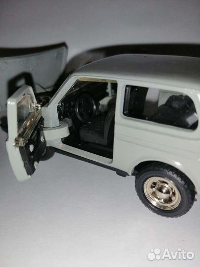 Модель автомобиля Нива Ваз 2121,1:43 Скиф