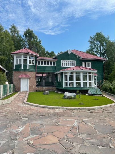 Дом 300 м² на участке 10 сот.