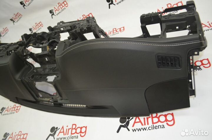 Торпедо панель приборов Lexus LX570