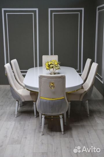 В наличии стол