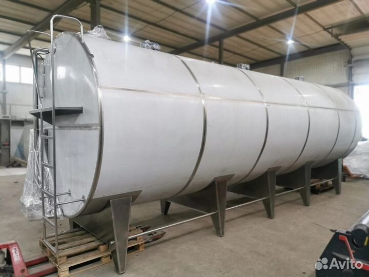 Охладитель молока закрытого типа объемом 30000 лит