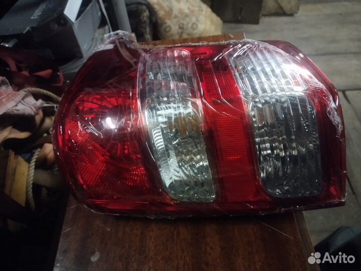 Фара Mitsubishi l 200 2015-2016 год