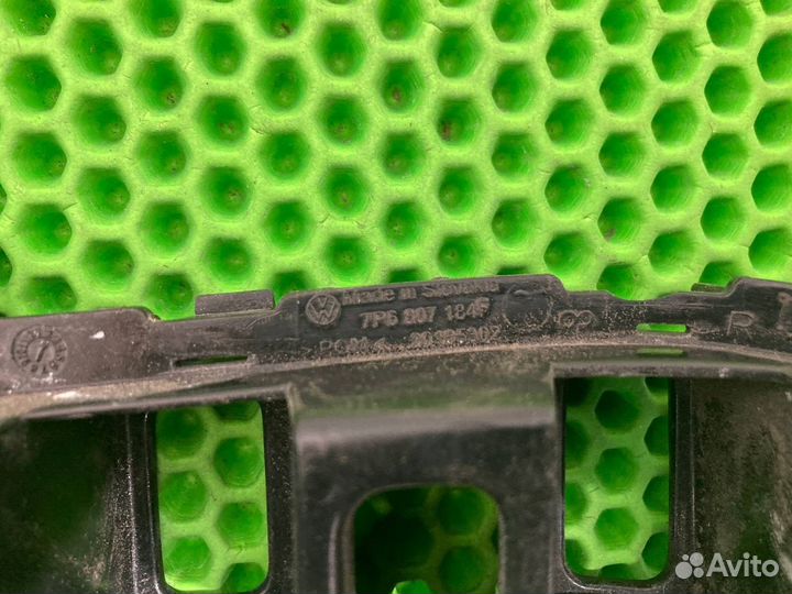 Крепление бампера переднее правое Volkswagen