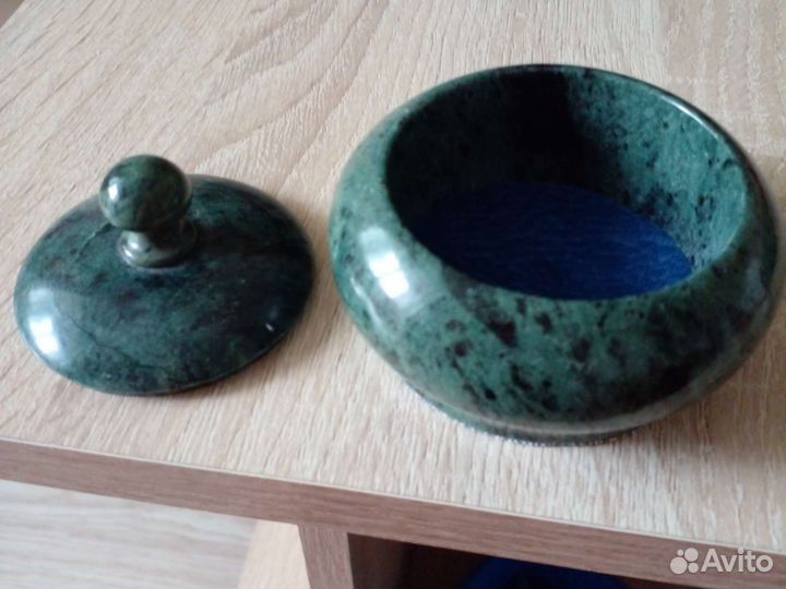 Шкатулка для украшений из малахита