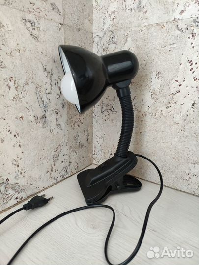 Настольная лампа на прищепке
