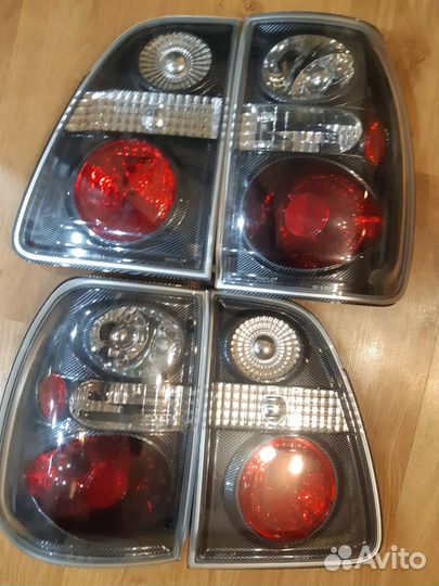 Задние фонари Toyota LC100