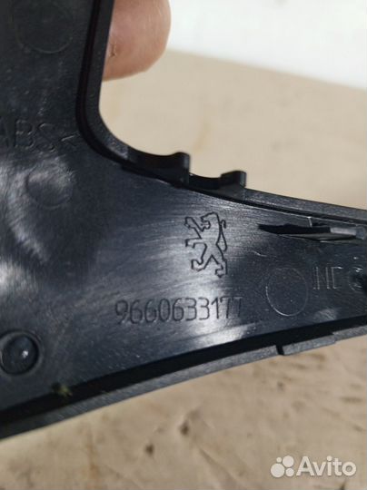 Накладка кулисы Peugeot 308