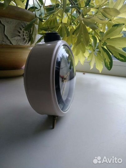 Будильник Янтарь