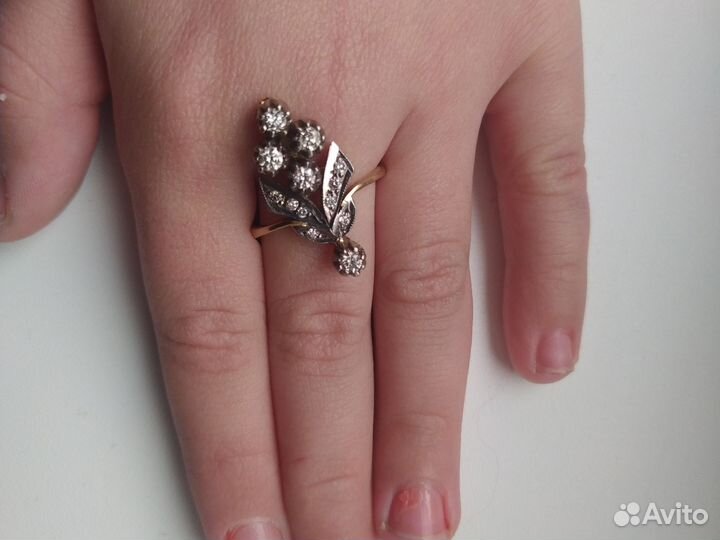 Золотое кольцо с бриллиантами