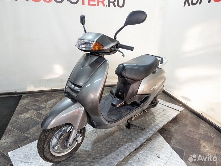 Скутер Honda Lead