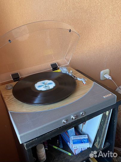 Виниловый проигрыватель ion