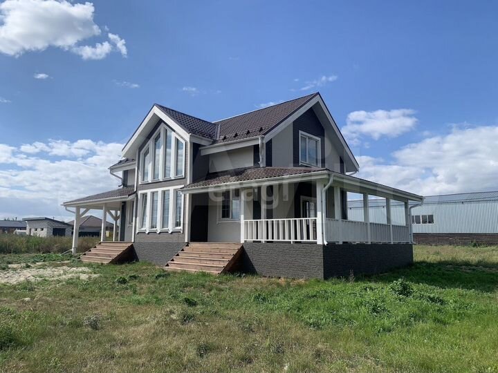 Дом 196,8 м² на участке 10 сот.