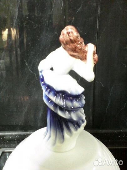Статуэтка из костяного фарфора