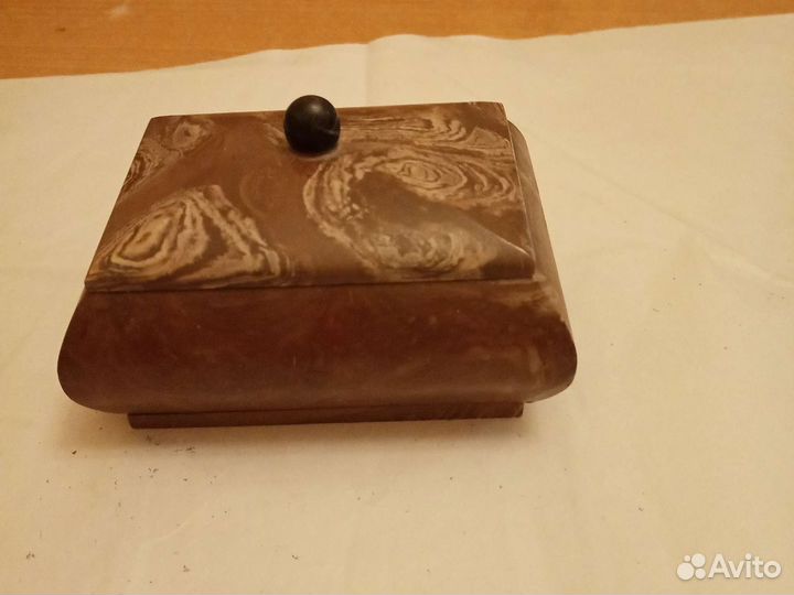 Шкатулка из горного минерала лемизит