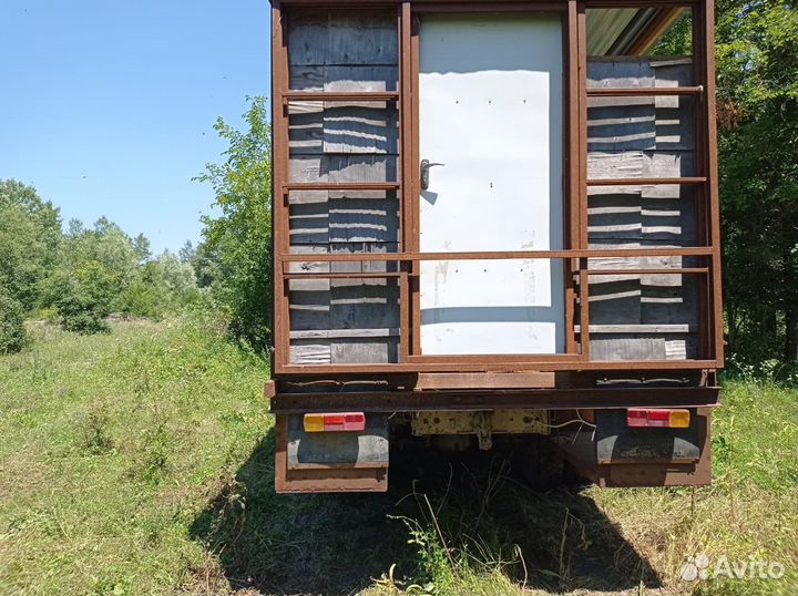 Пчёлы и улья