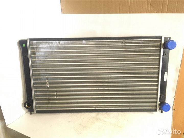 Радиатор охлаждения Volkswagen Passat B3