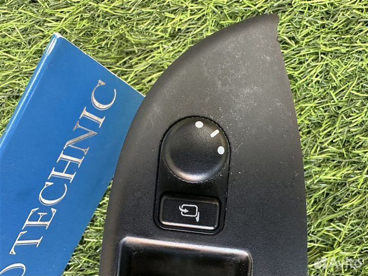 Пульт стеклоподъемника передний правый Suzuki