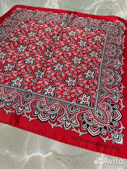 Банданы Alexander McQueen. Оригинал