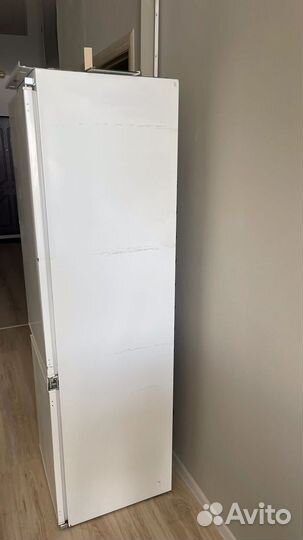 Встраиваемый холодильник