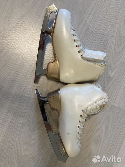 Фигурные коньки edea