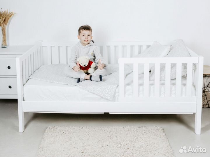 Детская кровать из массива