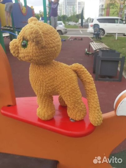 Вязаный котёнок, глазки на безопасном креплени