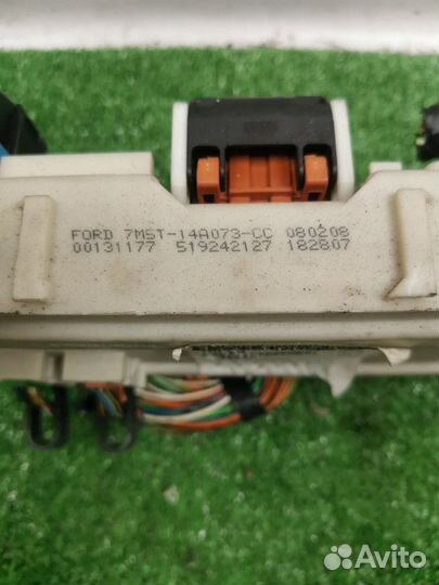 Блок предохранителей салонный Ford Focus 2 хетчбэк