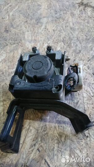 Блок abs Toyota Camry ACV30 2.4 2azfe 2004
