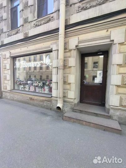 Продавец-флорист в цветочный магазин