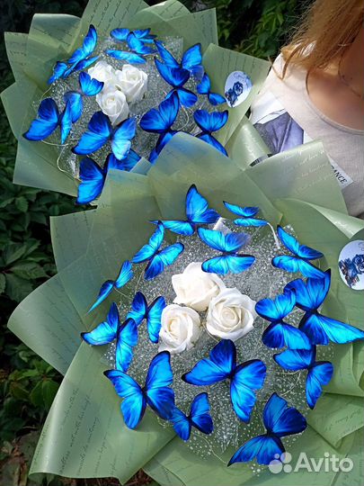 Букет из бабочек с мыльными розами