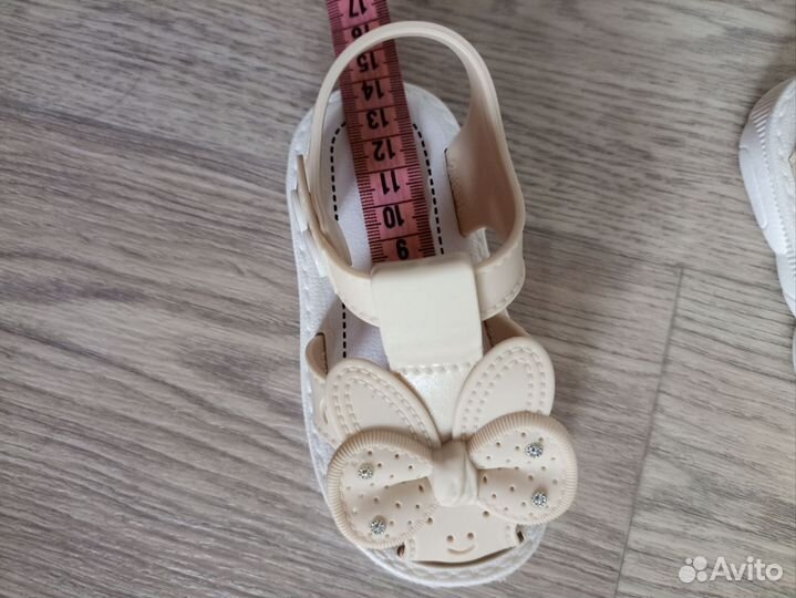 Сандалии новые для девочки 22 размер