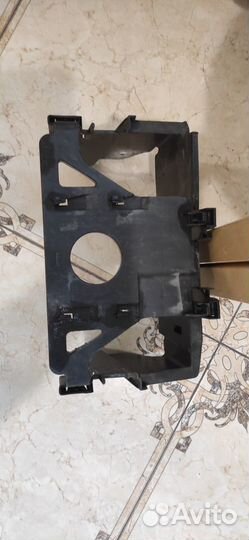 Крышка аккумулятора Фольксваген джетта