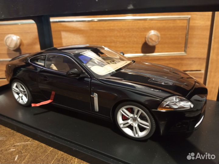 Jaguar XKR-S Autoart 1/18