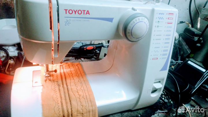 Машинка Toyota шьет отлично