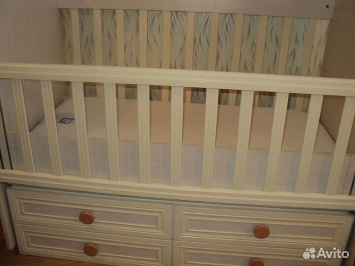 Детская кроватка маятник