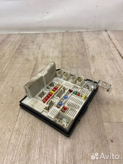 Блок предохранителей Renault Megane 2 K4MD812 2008