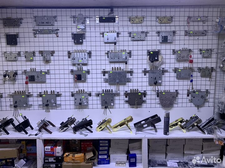 Замок дверной