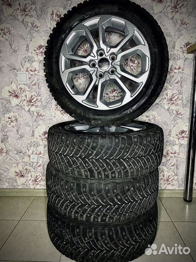 Michelin X-Ice North 4 215/55 R17 98T