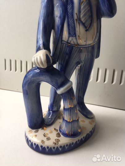 Статуэтка фарфор. Гжель