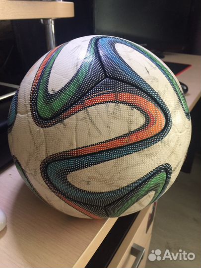 Футбольный мяч Adidas brazuca