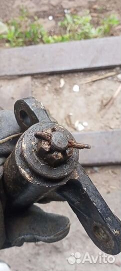 Рычаг маятниковый с кронштейном и шарниром газ 24