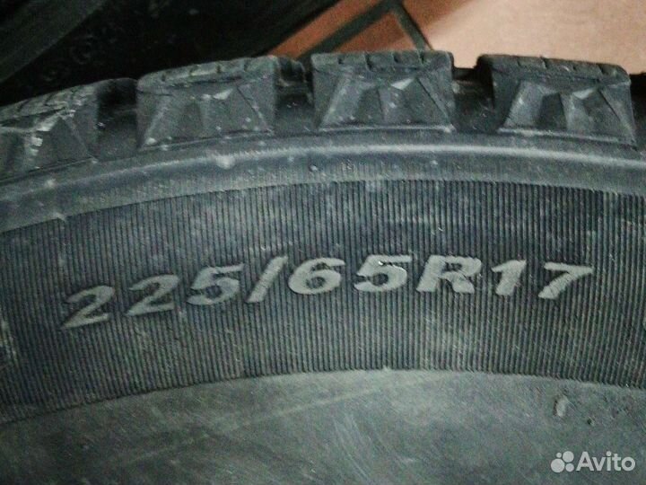 Roadstone Winguard WinSpike SUV 225/65 R17 106T