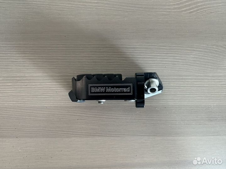 Регулируемая подножка мотоцикла BMW