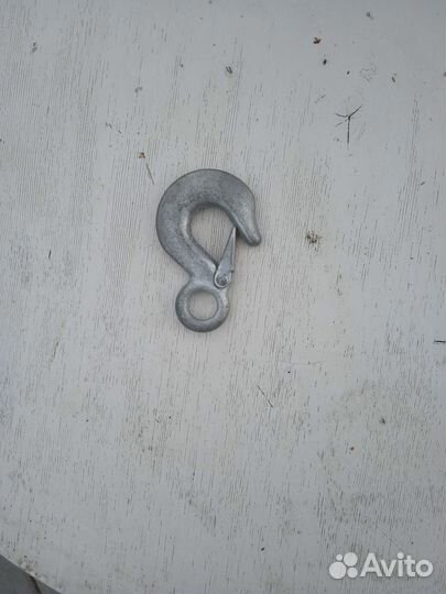 Буксировочный крюк