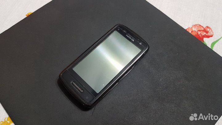 Смартфон Nokia C6-01