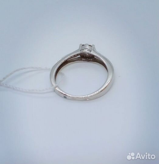 Золотое кольцо с камнем 0р