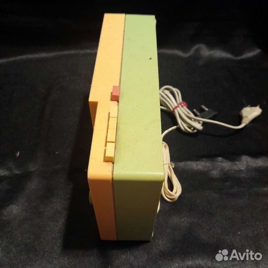 Радиоприемник трехпрограмный Украина СССР