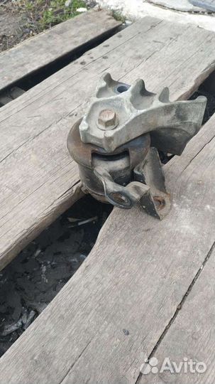 Опора двигателя toyota avensis