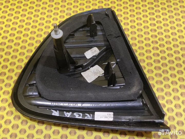 Фонарь в крышку багажника задний правый Renault