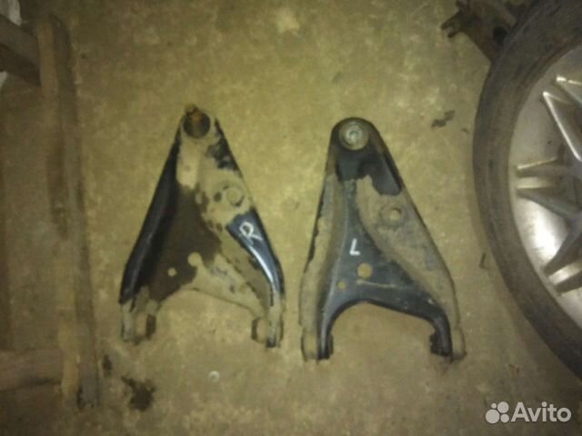 Левый рычаг подвески Рено Логан 2014г